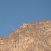 la cima del Monte Sinai... s'intravvede la chisetta