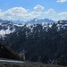 Blick vom Kotzen nach Westen ins Karwendel mit den markanten Falken; vordergründig Kompar und Eiskönig