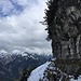 Noch mehr sperrende Felswände, im Hintergund das Schönalmjoch.