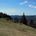 Szenerie am Kleinen Spießhorn mit Sicht bis ins Berner Oberland (auf dem Foto schlecht zu erkennen)