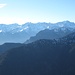 freie Sicht mal wieder aus neuer Perspektive auf Zugspitze. Davor der Kramer, auf dem [http://www.hikr.org/tour/post18381.html Tef und Helena] gerade heute unterwegs sind.