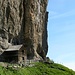 Vom legendären Berggasthaus Äscher ist nur die Terrasse unter den Felsen zu sehen