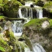 Über unzählige Treppen fliesst der Bach zu Tal.