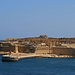 Aussicht von Valletta über die grossen natürlichen Hafen (Il-Port il-Kbir) auf die Festung Il-Forti Rikażli. Die Festung wurde während der Zeit der Herrschaft gebaut und 1693 fertig gestellt. 