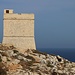 It-Torri tal-Ħamrija.<br /><br />Der Wehrturm wurde 1659 vom Spanier Martin de Redin errichtet. Neben dieser Wehranlage stehen noch zwölf weitere von ihm gebauten Türme entlang der Küste.