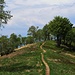Il panoramico sentiero che corre lungo la cresta Ovest del Monte Lema.