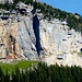 herangeholt: Äscher und Wildkirchli unter imposanten Felsen