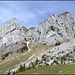 Churz vor der Alp Lauweli, Blick richtung Stollenloch (in der Bildmitte)