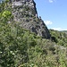 Blick in nördliche Richtung. Der Weg führte uns hinter diesem Felsen vorbei. Jetzt gehts aber rechts, ...