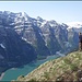 Dank der Sonne und dem türkisblauen Klöntalersee erlebt man hier oben ein tollen Farbenspiel