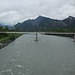 Es geht über den Rhein in den Kanton Graubünden