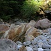 Versteinerte Seeungeheuer...

...beim Entspannen an den Ufern des Mexico Rivers...sorry...des Riale di Drosina im Val di Lodrino

