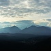 Anche quando le nuvole non permettono di vedere il Monte Rosa ed i 4000 vallesani, la vista verso Ovest è sempre suggestiva. 