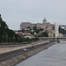 Blick auf Burgpalast und Elisabethbrücke