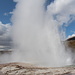 Geothermalgebiet Haukadalur - Der Strokkur gehört zu den zu aktivsten Geysiren und bricht in regelmäßigen Abständen aus.