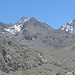 die kleine Nadel heißt Tadat (3837 m), rechts davon Biiguinnoussene (4002 m)