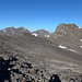 auf ca. 3980 m gegenüber rechts der Toubkal O. und links unsere gestrigen Gipfel