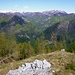 Ausblick vom Pianascio Richtung Val Onsernone mit Abzweigung ins Val Vergeletto. Am Horizont die Bergkette vom Cregnell - Ribia - Catögn - Cramalina