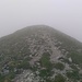 Der Gipfel. Der Sturm lässt ein Foto auf dem höchsten Punkt nicht zu, zu sehen gibt es heute sowieso nur Nebel. 