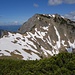 Blick zurück, die hinteren Schneefelder sind ziemlich steil