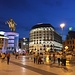 auf dem Makedonija-Platz im Zentrum von Skopje, wo die unübersehbare Statue von Alexander dem Grossen steht