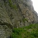 Superlative e imponenti bastionate rocciose scendendo verso l'Alpe di Neggia.