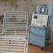 Operationssaal und eine alte Herz-Lungen-Maschine (oder weiss jemand was genau das ist?)