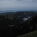 Blick Richtung Jura vom Napf 1408m. Es wird Abend und langsam kriecht der Nebel in die Täler