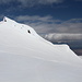 Im Abstieg vom Snæfellsjökull - Auf gut 1.100 m passieren wir die Hügel, die markant aus der Gletscherfläche herausragen und bei guten Wetter die Orientierung erleichtern. 