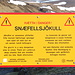 Unterwegs auf Snæfellsnes - An der unbefestigten Straße F570 warnen Schilder vor den Gefahren einer Besteigung des Snæfellsjökull (hier an der Zufahrt aus Richtung Ólafsvík). Wir haben deshalb vorsichtshalber die komplette Gletscherausrüstung dabei und sogar "Anfragen gemacht" (bei einem einheimischen Skitourengänger).