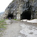 der Weg zum Tunnel, am Eingang eine der Schülergruppen. Später habe ich sie nicht mehr gesehen.