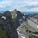 Sehr sehenswert der Nahblick zur Hochiss, dem höchsten Gipfel im Rofan (2299m). Eine wunderschöne Landschaft!