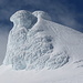 Im Aufstieg zum Snæfellsjökull - Der Mittelgipfel (Miðþúfa) ist mit offiziell 1.446 m die höchste Erhebung des Snæfellsjökull. Und mit aktuell reichlich Schnee- und Eisdeko sieht er wirklich nicht schlecht aus. 