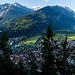 Interlaken und Unterseen vom Aufstieg zum Harder. Vis-à-vis ist der schöne Leissiggrat zu sehen. Rechts der Thunersee, Bildmitte die Höji Sulleg und hinten die Schwalmere mit noch viel Schnee..