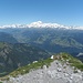 am Gipfel, im Hintergrund das Mont Blanc-Massiv