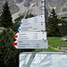 der Wegweiser vor der Hütte