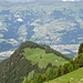 Tiefblick  auf die Alp Terziel und das Domleschg, drüben der Heinzenberg