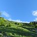 Am Besten, man hält sich immer in der Nähe des Waldrandes, dann kann man die kleine Jagdhütte, die dort oben auf etwa 1600 Metern Höhe steht, nicht verfehlen.<br />