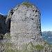 Wer mag, kann hier auf eine Kanzel in der Nordwand vorgehen (T4), dort hat man einen genialen Blick auf den Hohen Stoß...