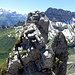 Im Vordergrund der 2. Turm. Letztes Jahr bin ich von links auf den Grat und luftig über die Felsen in der Bildmitte abgestiegen. Das ist schwieriger, aber kürzer.