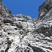 Durch diesen Kamin bzw. Rinne geht es weiter.
