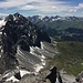 Tiejer Fürggli (weisser Sattel links oben) und Tiejer Flue, hinten nochmals Arosa, vorne rechts die Tiejer Alp