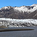 Unterwegs bei Skaftafell - Blick über den kleinen See am Skaftafellsjökull. Im Hintergrund erhebt sich das Hafrafell-/Hrútsfjall-Massiv.