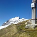 Gipfelkreuz Wankspitze, mit Grünstein im Hintergrund