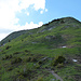 Der Aufstieg aufs Zafernhorn verläuft immer unterhalb des SO-Grates in der grünen Südflanke des Berges