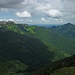 Kampenwand und Hochplatte - ein gut zu bewandernder Kamm verbindet beide.