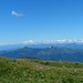 Panorama verso W. In primo piano il Monte Tamaro, sullo sfondo i 4'000 delle Alpi Vallesane.