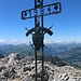 Das schöne, grosse Gipfelkreuz auf der Gummfluh (2458,0m). Leider vergass ich mich ins Gipfelbuch einzutragen.