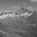 Kegelförmig präsentiert sich der Lasörling unterhalb es Virgentörls. Der Hauptgipfel ist von hier nicht sichtbar, sondern der SO-Gipfel (3045 m). Zuerst muss man aber zur gut sichtbaren Lasörlinghütte absteigen...