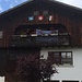 Eines der wenigen Holzhäuser im Neuenburger Jura